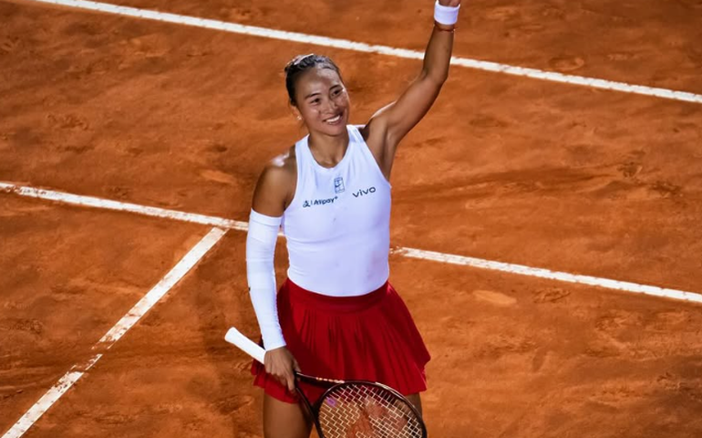 Zheng acaba com freguesia diante de irritada Sabalenka e encara Gauff na semifinal em Roma