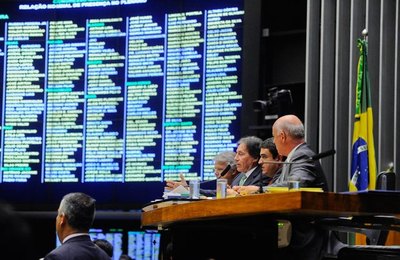Congresso derruba veto de Temer à renegociação de dívidas dos municípios