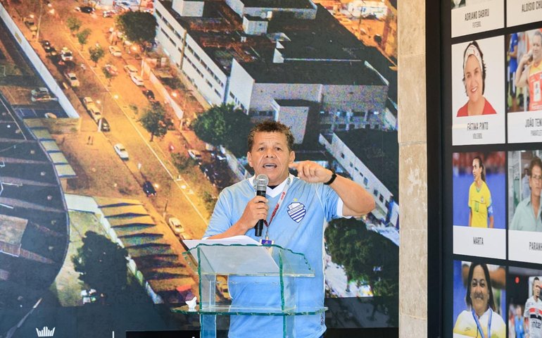 Governo de Alagoas homenageia Jacozinho no dia do aniversário do Estádio Rei Pelé
