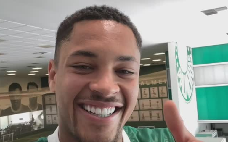 Vitor Roque faz 1º treino no Palmeiras e Felipe Anderson exalta torcida: 'Contamos com eles'