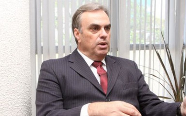 &#8216;São emendas escondidas, colocadas numa caixa-preta&#8217;, diz Gil Castello Branco