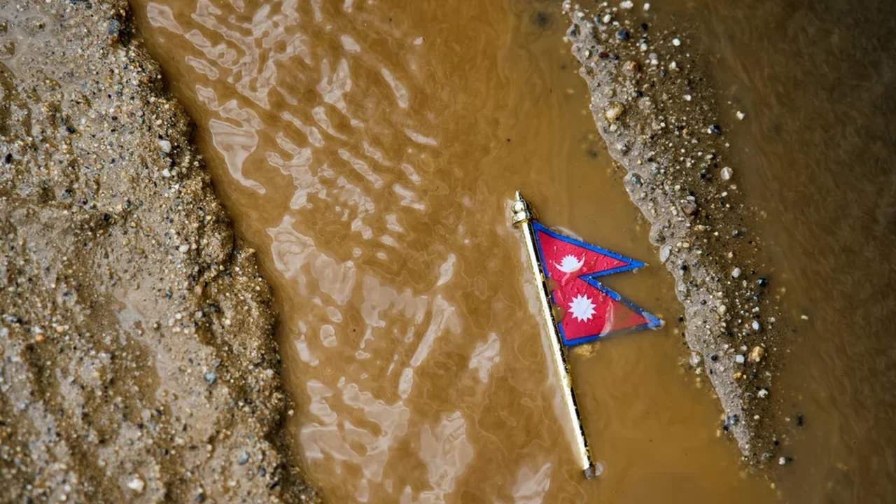 Enterros em massa no Nepal: número de mortos por enchentes repentinas ultrapassa 1.000.