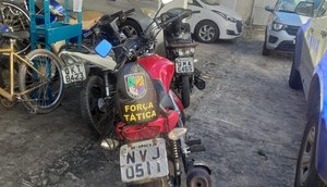 Perseguição termina com homem baleado e dois presos na Grande Aracaju; motos roubadas foram apreendidas