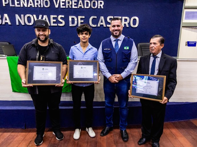 Câmara entrega comenda Aldemar Paiva ao radialista França Moura e seu filho Alisson Moura (in memorian)