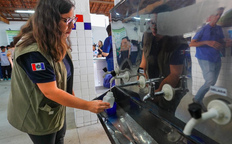 Secretaria de Saúde realiza análise da água consumida em escola da rede estadual