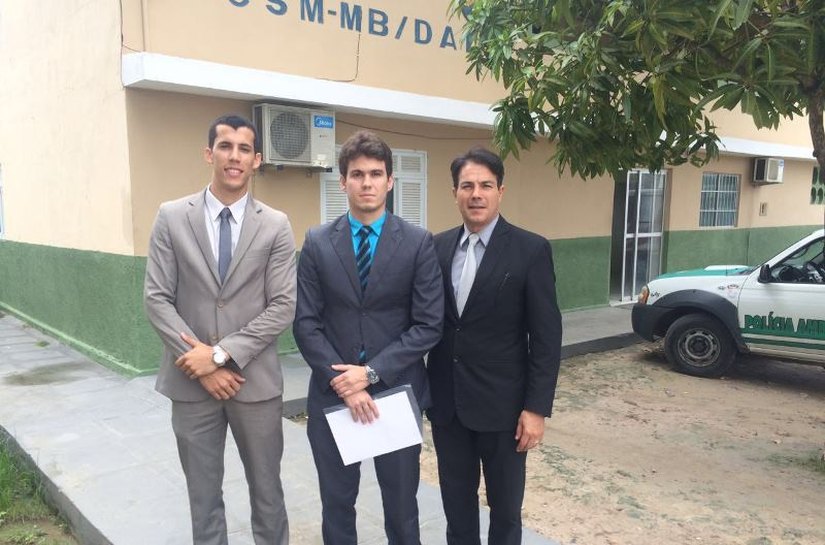 Policial acusado de jogar no chão carteira da OAB de advogado é identificado