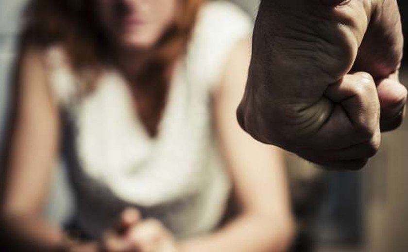 Homem morde e ameaça a esposa de morte e é autuado por violência doméstica