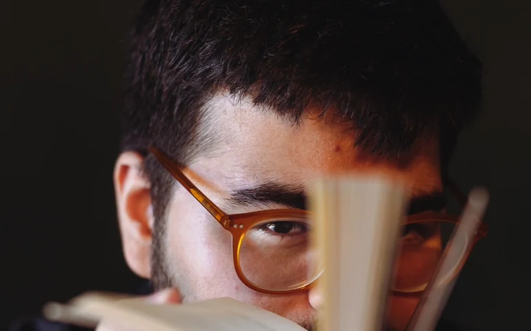 Theatro Homerinho recebe lançamento do livro “Bromélias imaginárias”, do jornalista Maylson Honorato