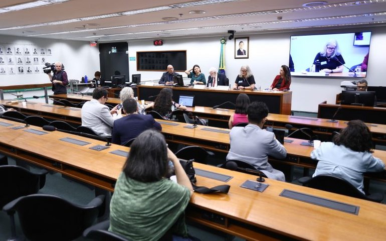 Câmara aprova projeto Antifacção após 6 versões e previsão de até 40 anos de prisão contra integrantes de facção; veja principais pontos