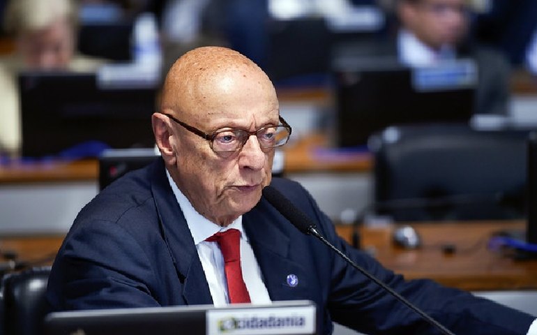 Debatedores criticam suspensão do calendário do novo ensino médio