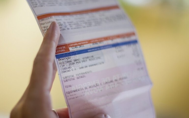 Desconto para consumidores que pouparam energia em 2021 soma R$ 2,4 bilhões