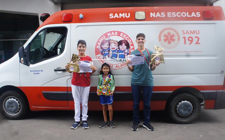 Projeto Samu nas Escolas entrega premiação aos alunos que redigiram as melhores redações em 2023