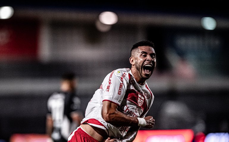 Artilheiro do CRB na temporada, Renato projeta reencontro com o Avaí