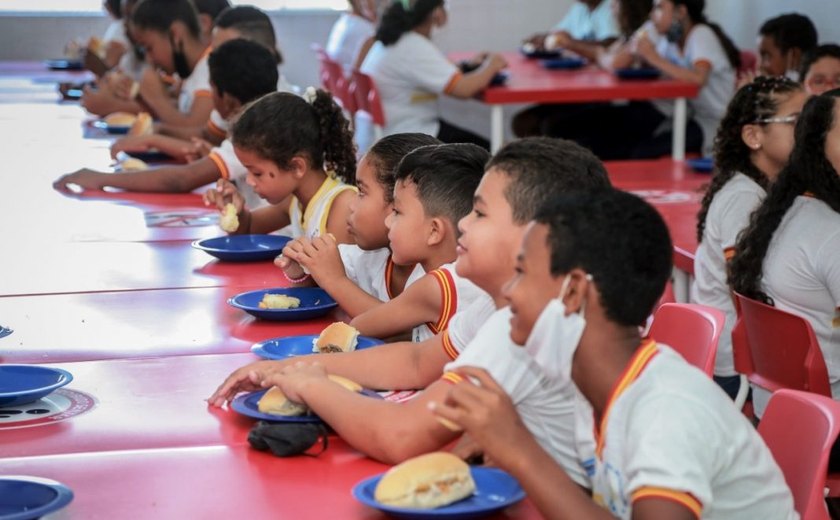 Estudantes das escolas da Prefeitura de Penedo aprovam merenda escolar
