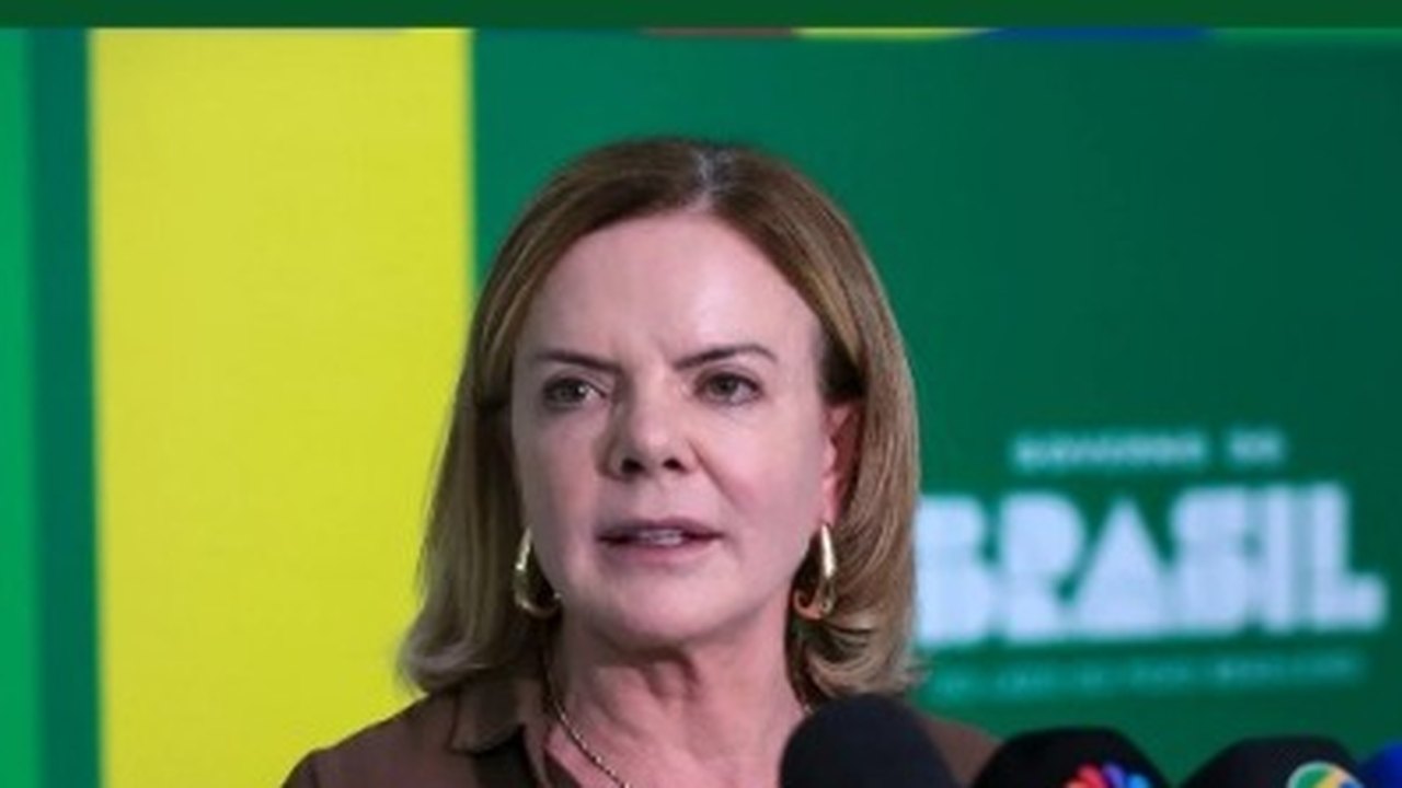 Gleisi celebra retirada de tarifas por Trump e aponta 'vitória' de Lula e 'derrota de traidores'