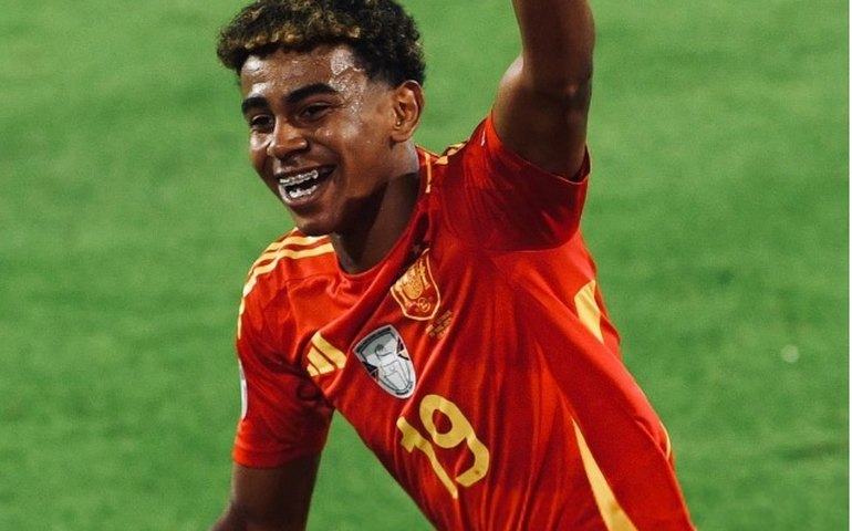 Yamal rejeita comparações com Messi e exalta Neymar: 'Ele me fazia ver jogos do Barcelona'