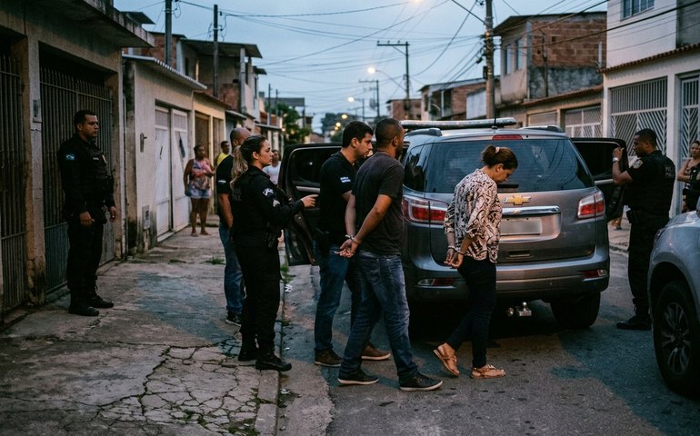 Casal foragido da Bahia por morte de grávida de oito meses é preso em Duque de Caxias