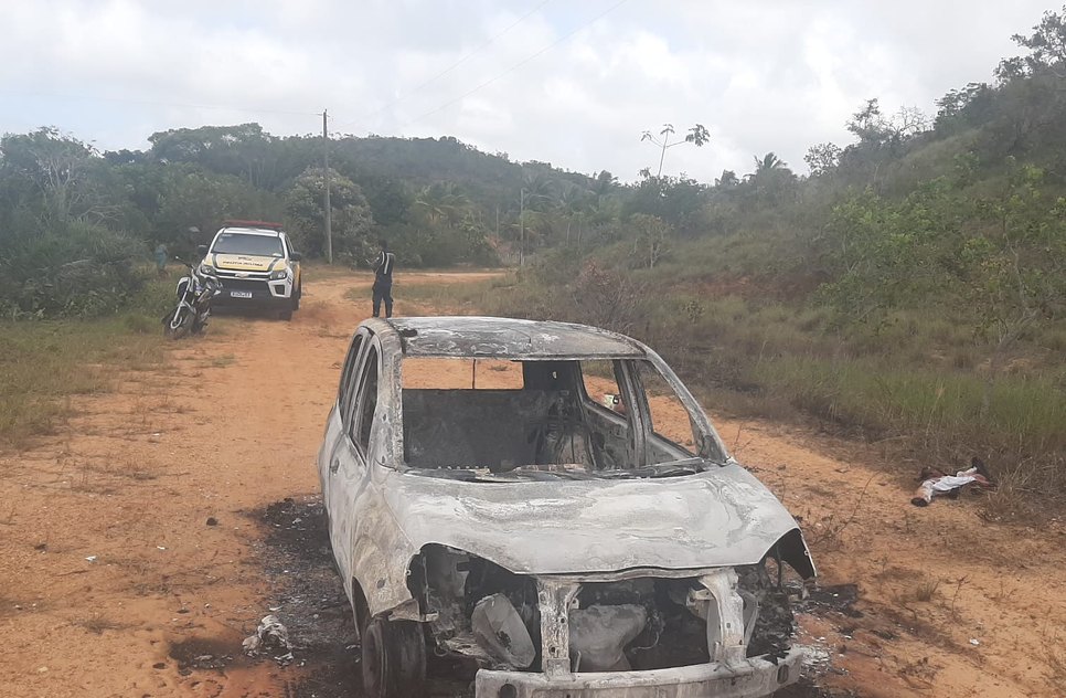 Suspeito de esfaquear companheira encontrada morta ao lado de carro incendiado em Sergipe é preso