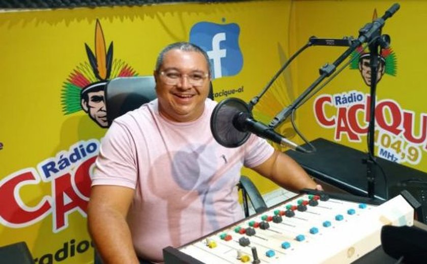 Cláudio André será premiado  como um dos melhores radialistas de 2024 no Oscar do rádio alagoano