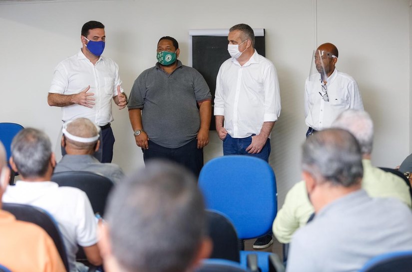 Alfredo Gaspar encontra taxistas de Maceió e recebe demandas da categoria