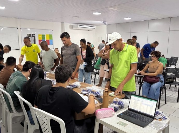 Segurança Cidadã entrega crachás e alvarás para ambulantes que vão atuar no São João Massayó