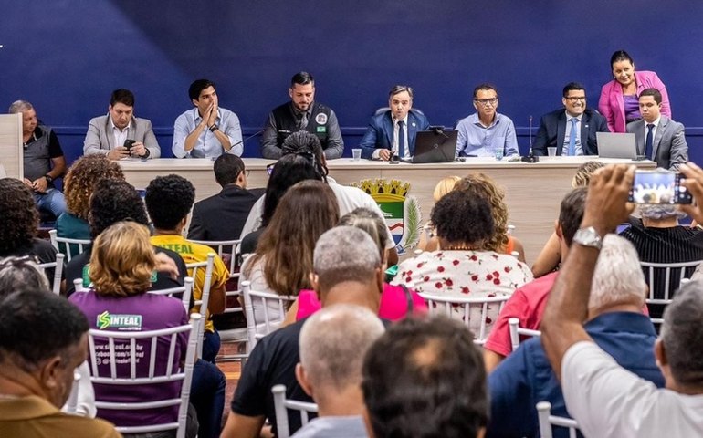 Em audiência com servidores na Câmara de Maceió sobre data-base município oferece 5,79% de reajuste