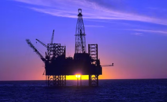 Referência europeia registra quedde petróleo cai 10%