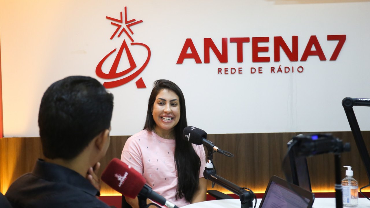 “Quando a gente leva a política a sério conseguimos transformar vidas e fazer mudanças reais” declarou Gabi Gonçalves em entrevista à Rádio Antena 7