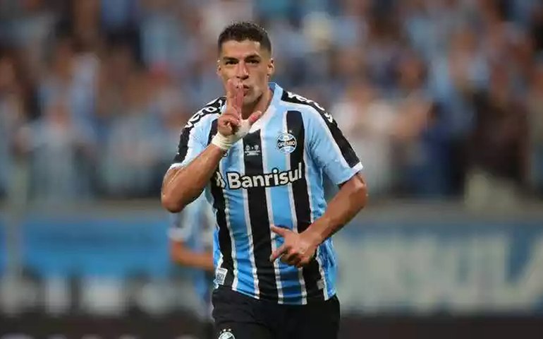 Suárez faz três gols na estreia e Grêmio conquista Recopa Gaúcha sobre o São Luiz