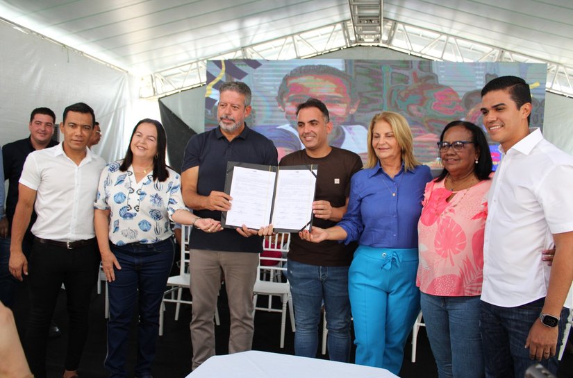 Nas comemorações pela Emancipação de Pilar, Arthur Lira destaca alcance de escola municipal bilíngue