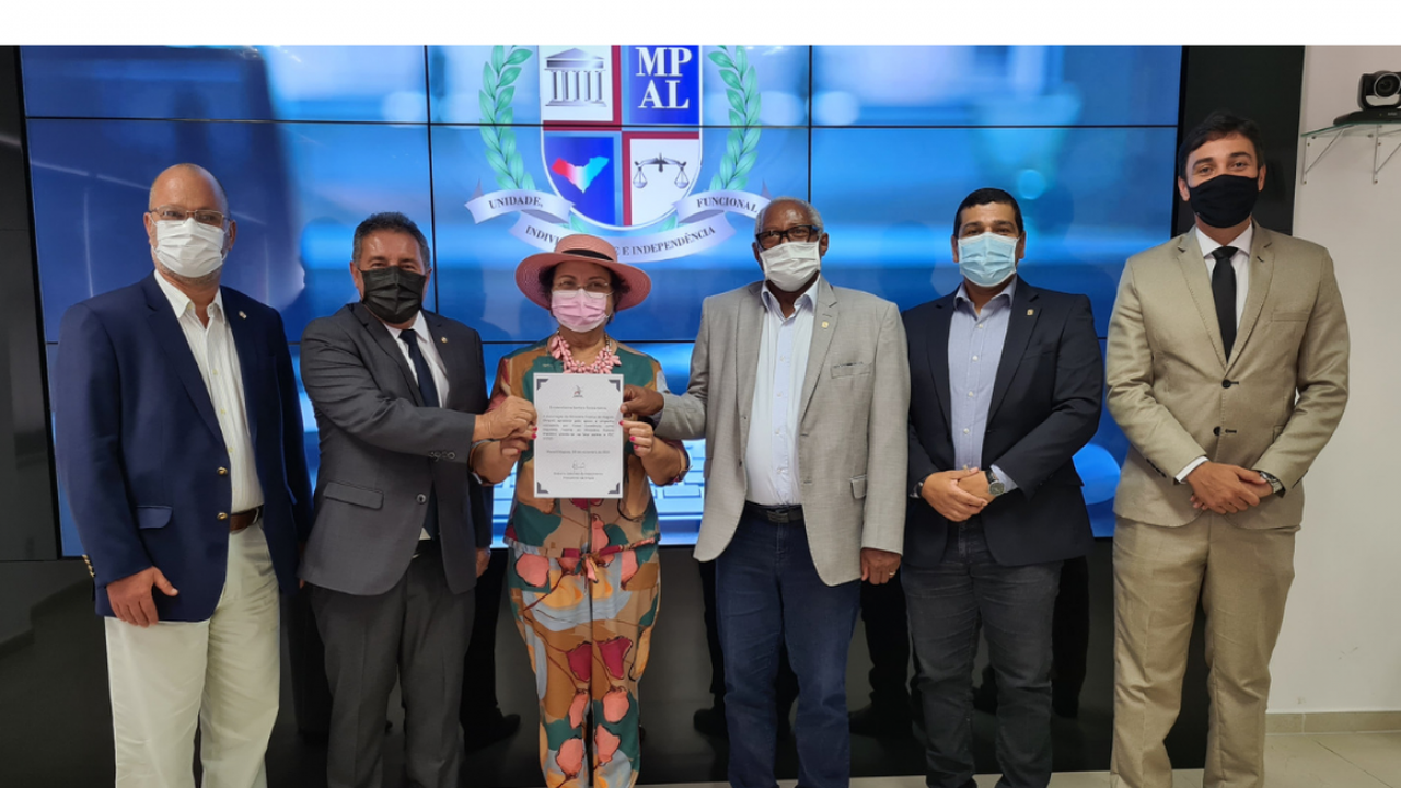 PGJ Márcio Roberto e Ampal homenageiam deputados que rejeitaram a PEC que enfraqueceria atuação do MP brasileiro
