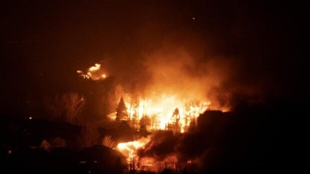 EUA: incêndios florestais destroem casas e deixam um morto no Colorado