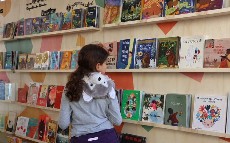 Livros serão isentos, mas cadeia produtiva, não