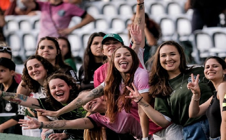 PL sobre meia-entrada para mulheres visa inclusão e debate violência nas arenas