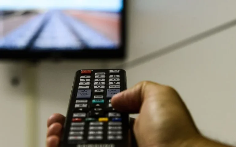 Como nos velhos tempos: site permite ‘zapear’ canais no YouTube como numa TV