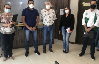 Prefeito Júlio Cezar discute reabertura da Emergência do Hospital Santa Rita para cirurgias de trauma e ortopedia