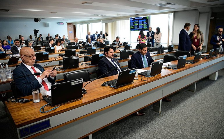 CCJ aprova PEC que limita decisões monocráticas e pedidos de vista no Judiciário