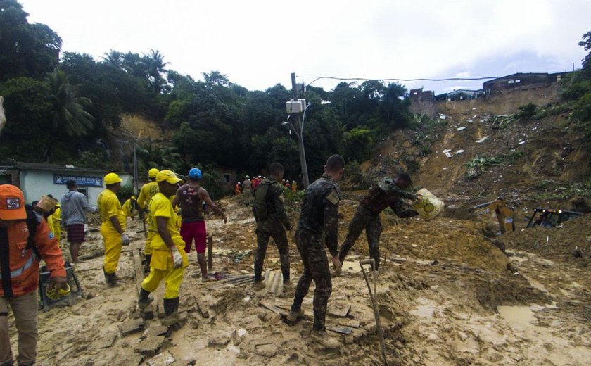 Mais seis corpos são encontrados em Pernambuco