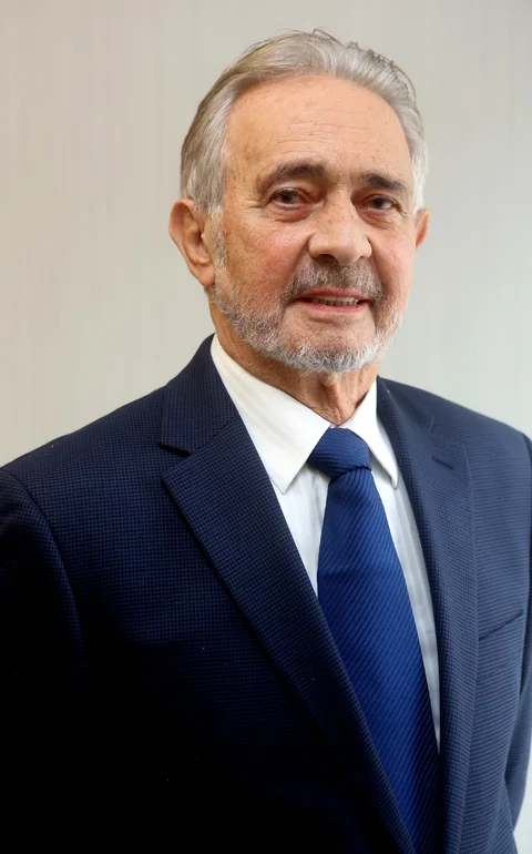 Os penduricalhos brilham no país dos privilégios