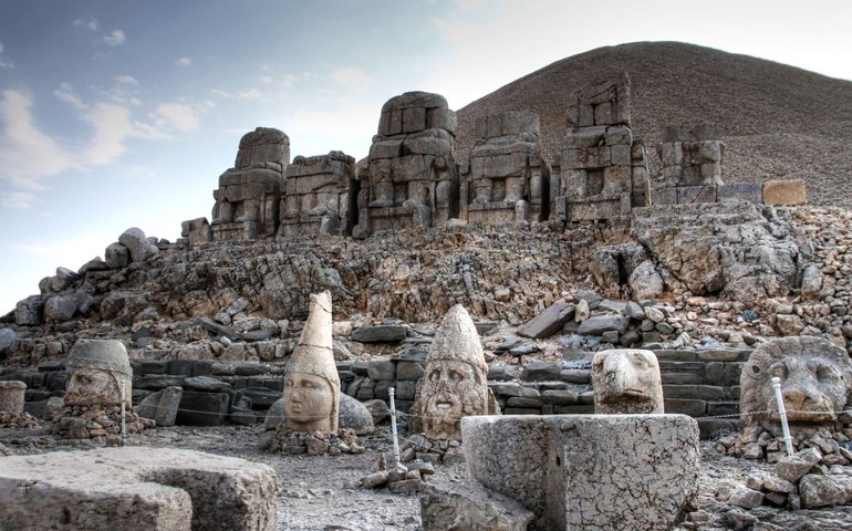 Desenterram na Turquia um templo de 6.000 anos com altar e 'canal ritual de sangue' (VÍDEO)