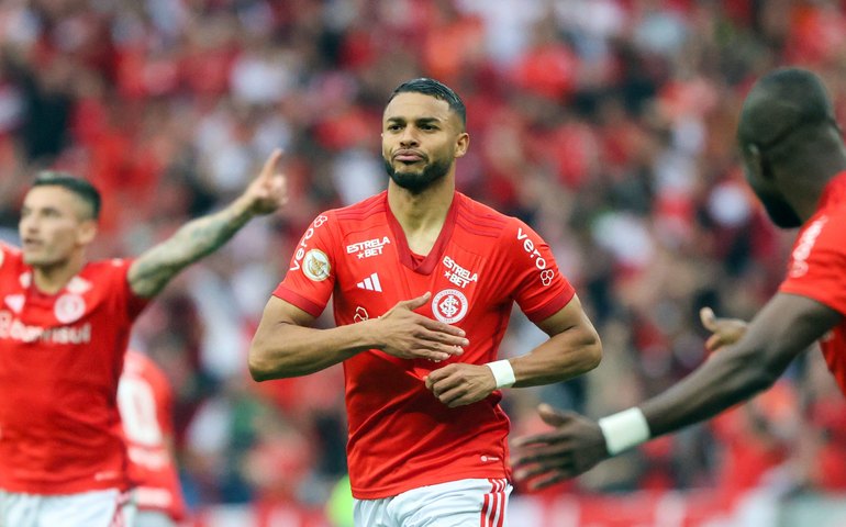 Internacional se reabilita de eliminação na Libertadores com vitória por 3 a 2 sobre o Grêmio