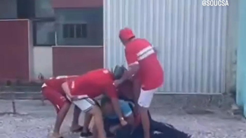 Torcedor do CSA é agredido por membros da torcida organizada do CRB no Farol