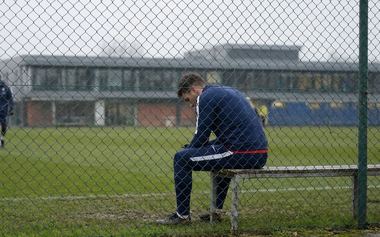 Ex-Flamengo, zagueiro Otávio enfrenta dificuldades para se firmar no Paris FC