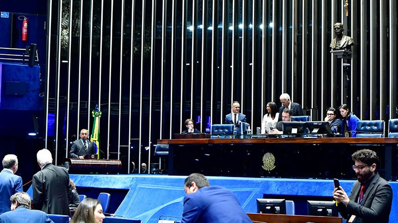 Texto sobre avaliação de benefícios fiscais tem votação adiada a pedido do governo