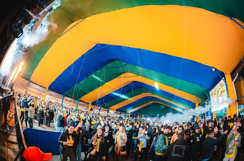 Brasil está na segunda fase da Copa e Ginga terá nova edição com shows de Tomate e Ariel B, na segunda, 29