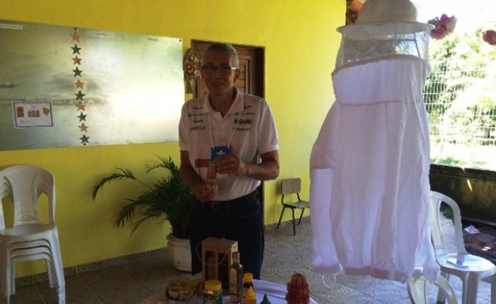 Mário Calheiros reuniu um time de apicultores para trabalhar com a própolis vermelha de Alagoas. /Tárcila Cabral