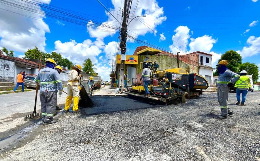 Fim da lama e poeira: 40 Ruas do bairro Santa Amélia recebem pavimentação