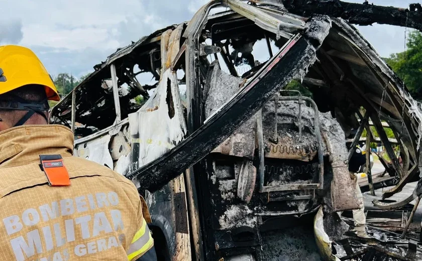 Motorista da carreta envolvida em acidente com 41 mortos em estrada de MG se entrega à polícia