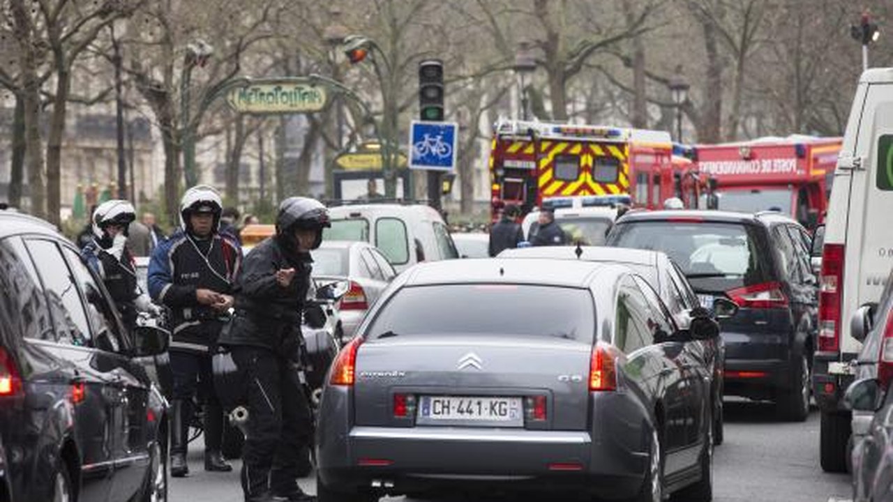 Sobe número de mortos em ataque a jornal francês