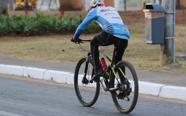 Empresário morre atropelado pela escolta em treino de ciclismo no interior de SP